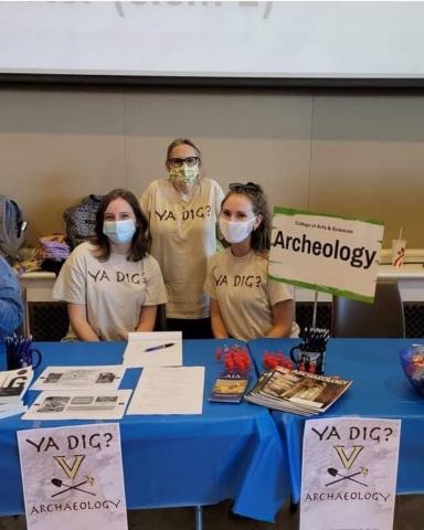 Students promoting archaeology